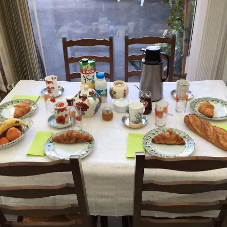 Chez Monique Couette-café Longueval
