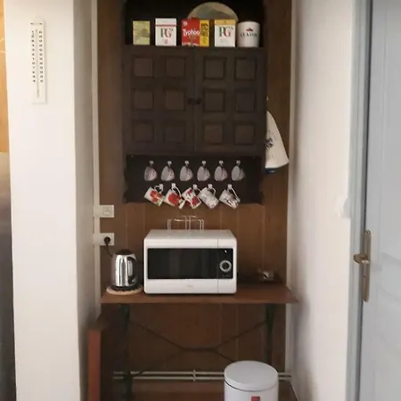 Chez Monique Longueval