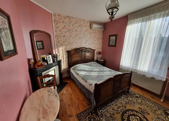 Chez Monique Bed & Breakfast Longueval