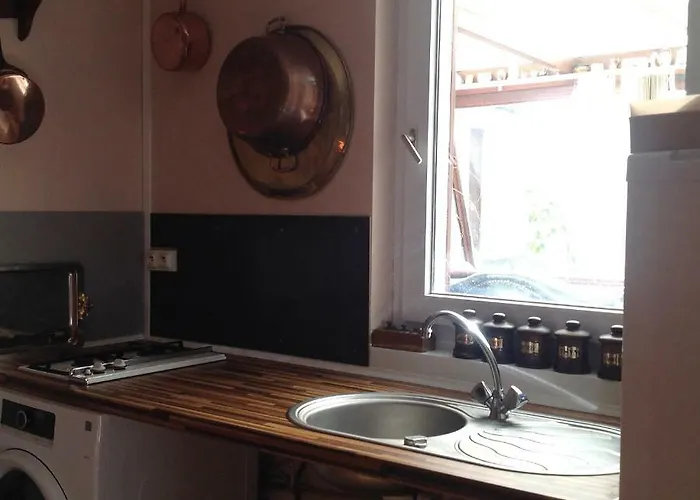 Chez Monique Bed & Breakfast *